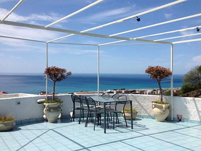 Casa bilocale in vendita in Torremezzo Di Falconara, Falconara Albanese