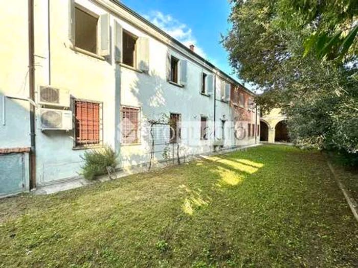 Casa in vendita in Via Ghinosi, Centro, Ostiglia