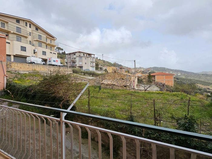 Appartamento quadrilocale in vendita in Largo Enna, Regalbuto