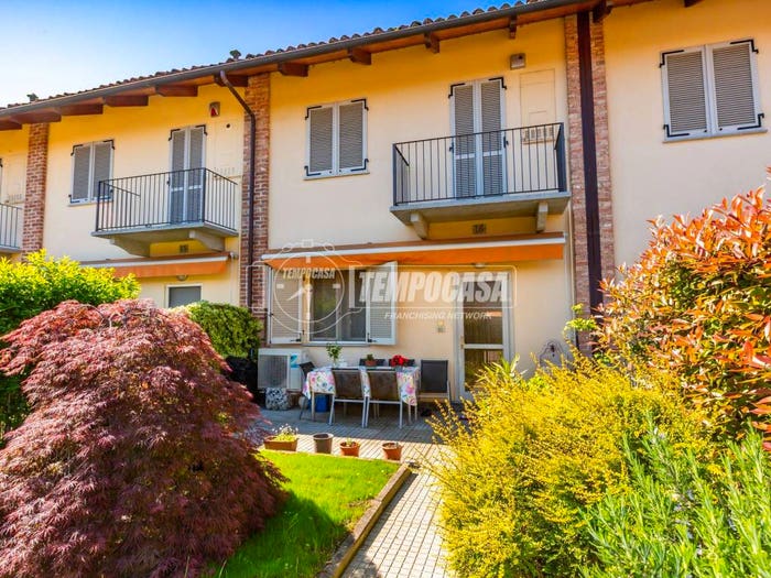 Casa con 5 locali in vendita in Piazzetta Luigi Olivero, Villastellone