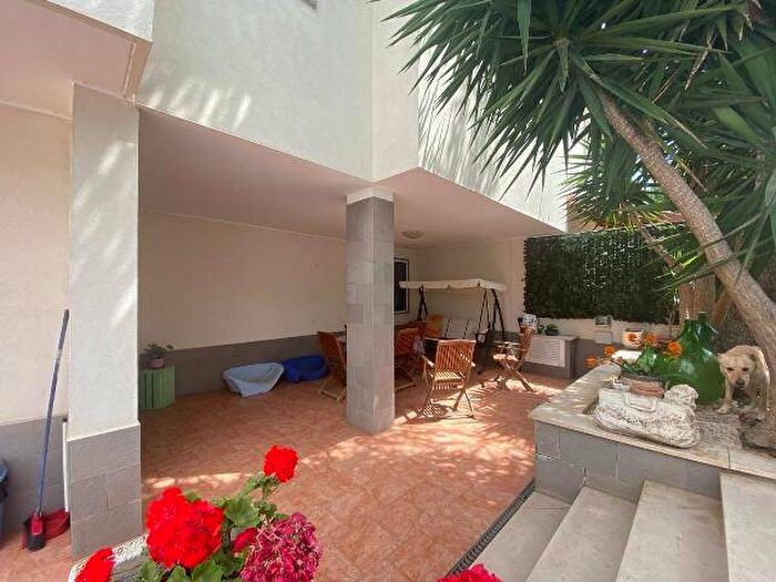 Casa con 6 locali in vendita in Via della Libertà, Bisceglie