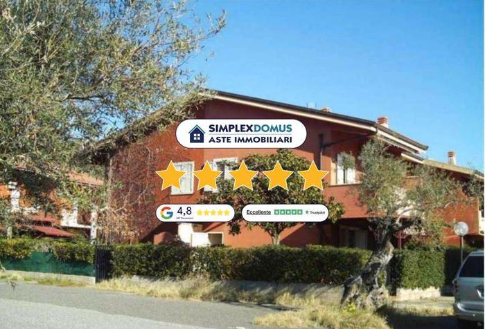 Casa con 6 locali in vendita in Viale Vincenzo Gattoleo, Pontegrande Sant'Elia, Catanzaro