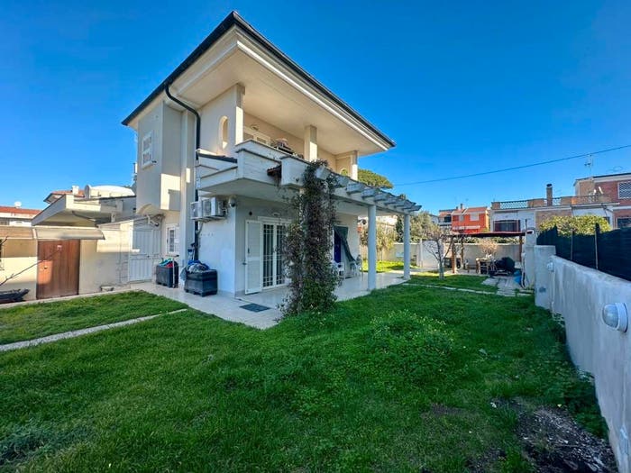 Casa quadrilocale in vendita in Via delle Conifere, Villa Claudia, Anzio