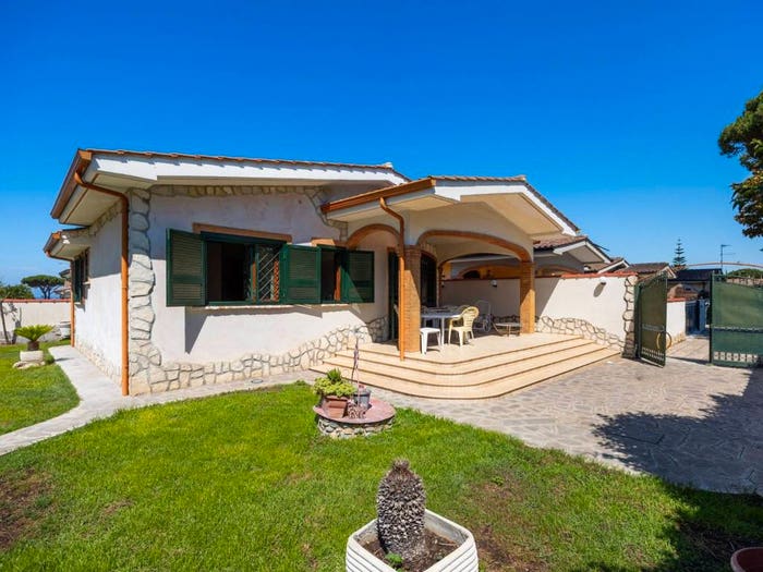 Appartamento trilocale in vendita in Via degli Abeti, Lido dei Pini di Ardea Lupetta, Ardea