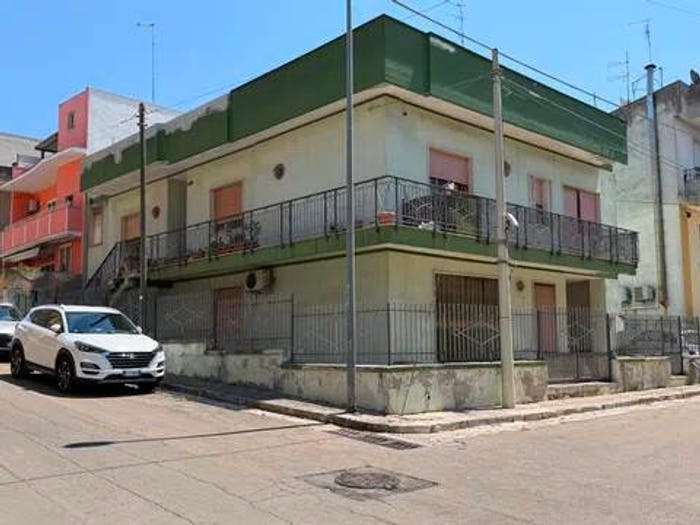Appartamento con 6 locali in vendita in Via Bellini, Casarano