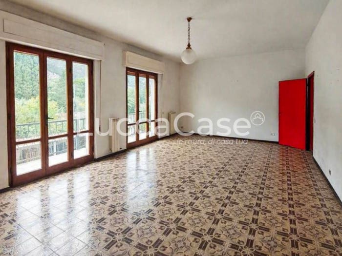 Appartamento con 5 locali in vendita in Via del Borgo, San Lorenzo a Vaccoli, Lucca