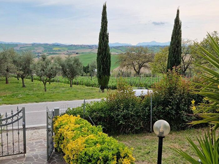 Casa con 6 locali in vendita in Via San Filippo, Terre Roveresche