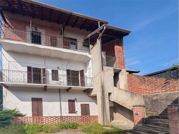Appartamento trilocale in vendita in Via Giuseppe Garibaldi, Pombia