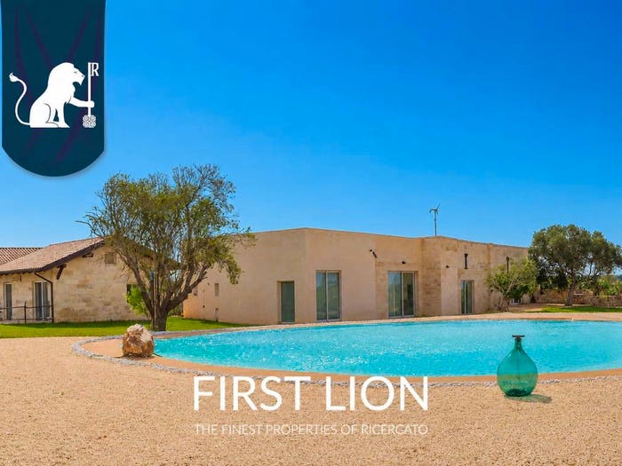 Casa con 6 locali in vendita in Strada Provinciale Lecce San Cataldo, Villaggi, Lecce