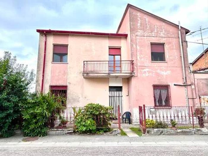 Casa con 6 locali in vendita in Neighbourhood Roncalceci Ghibullo San Pietro In Trento, Roncalceci Longana, Ravenna