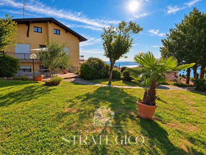 Casa trilocale in vendita in Via Bertoletti, Fosseno, Nebbiuno