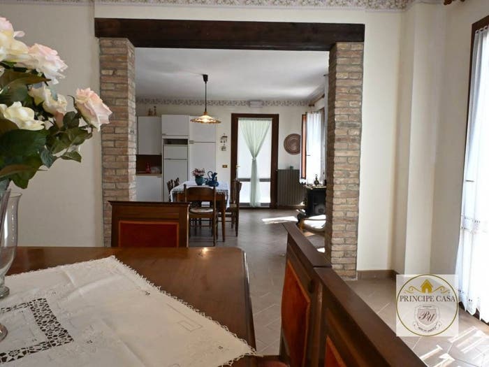 Casa con 6 locali in vendita in Agna