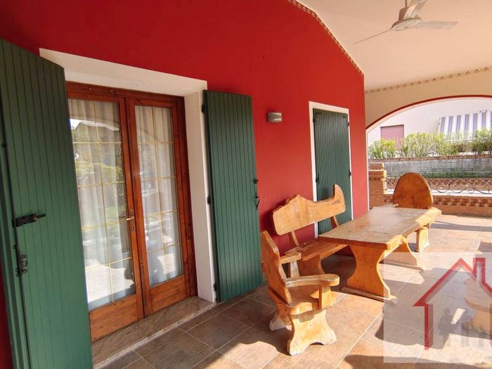 Casa con 6 locali in vendita in Arcade
