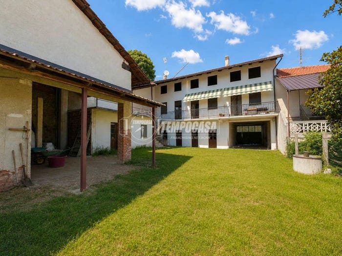 Casa con 6 locali in vendita in Via aosta, Orio Canavese