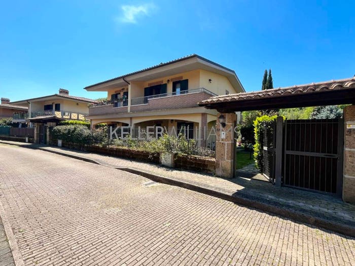 Casa con 5 locali in vendita in Via Terre dei Consoli, Monterosi