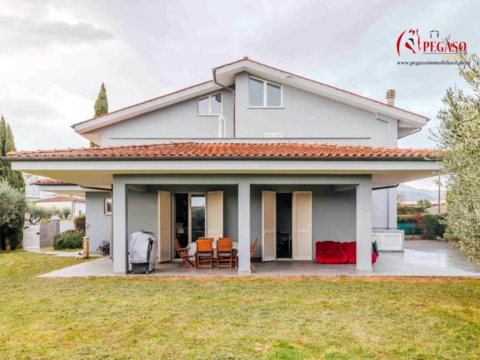 Casa con 6 locali in vendita in Via di Montecarlo, Alberghi Via Romana Pescia Morta, Pescia