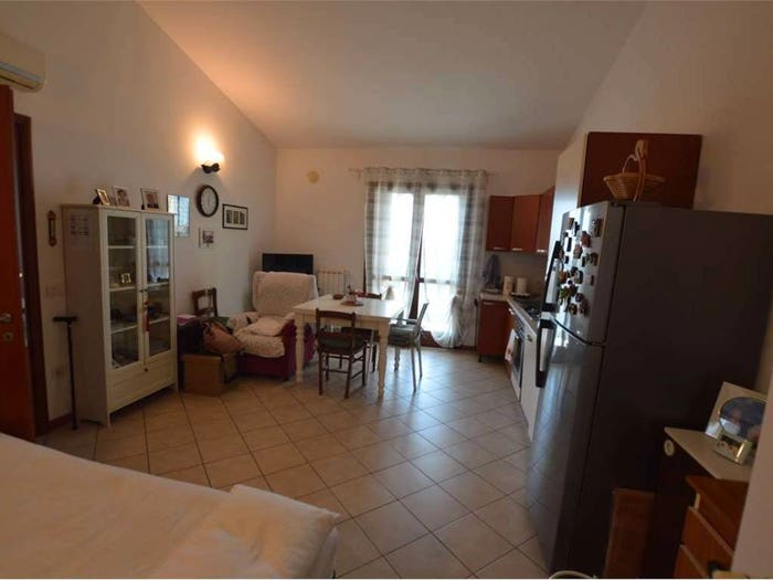 Appartamento trilocale in affitto in via cesare battisti, Semicentro, Este
