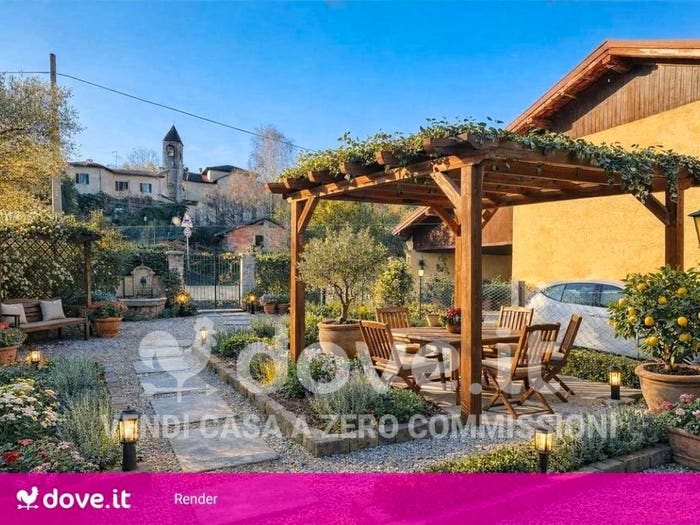 Casa quadrilocale in vendita in Piazza Matteotti, Centro, Angera