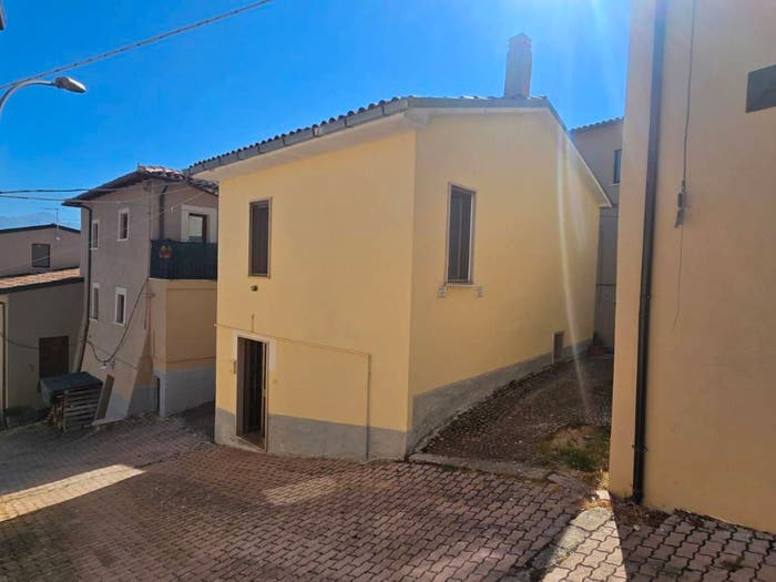 Casa trilocale in vendita in Via per Vallesindola, Bagno Monticchio, L'Aquila