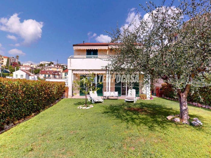 Appartamento trilocale in vendita in Via Rive, Centro, Boissano