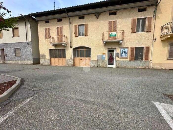 Casa quadrilocale in vendita in Via D'Angennes, Bianzè