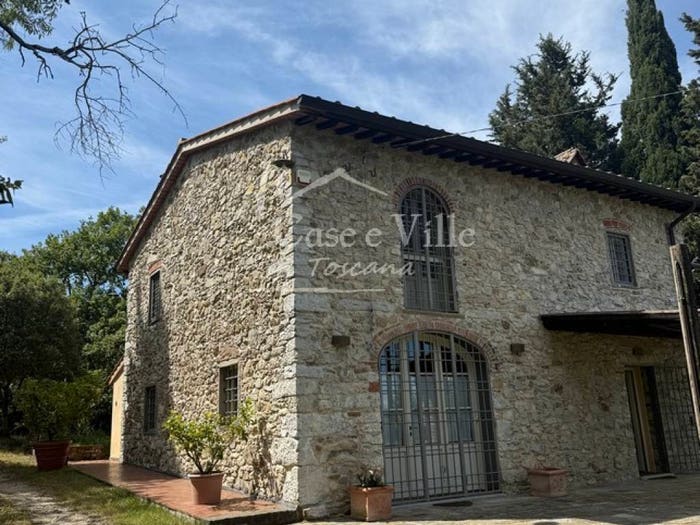 Casa con 6 locali in vendita in Via delle Ginestre, Carmignano