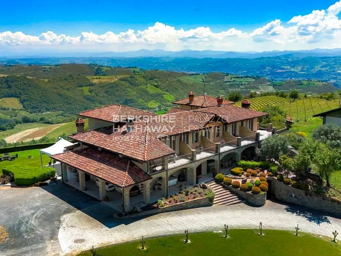 Casa con 6 locali in vendita in Via San Rocco, Montabone