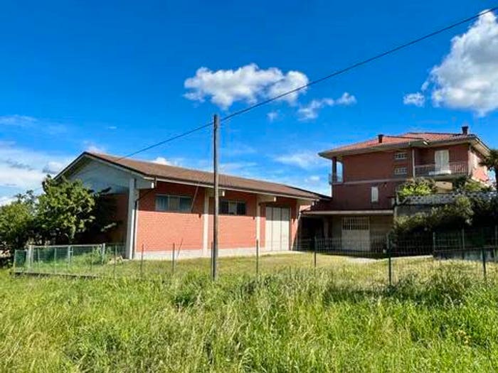 Casa con 6 locali in vendita in Costigliole d'Asti