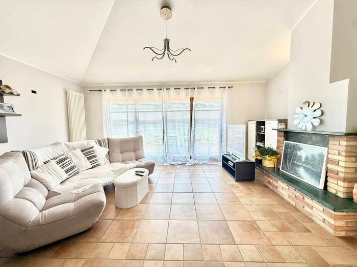 Appartamento con 5 locali in vendita in Via Luigi Innamorati, Centro, Città Sant'Angelo