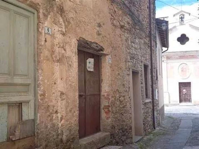 Casa bilocale in vendita in Strada Pera, Caramagna, Imperia