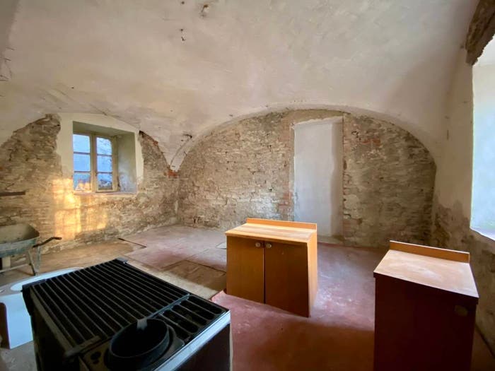 Casa quadrilocale in vendita in Via Ghiglini, Località Serre Madonna di Como, Alba