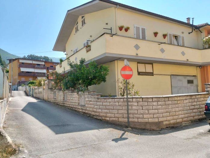 Casa con 5 locali in vendita in via fratelli rossellini, Centro, Bussi sul Tirino