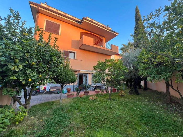 Casa con 6 locali in vendita in via Francesco Compagna, Piscinola, Napoli