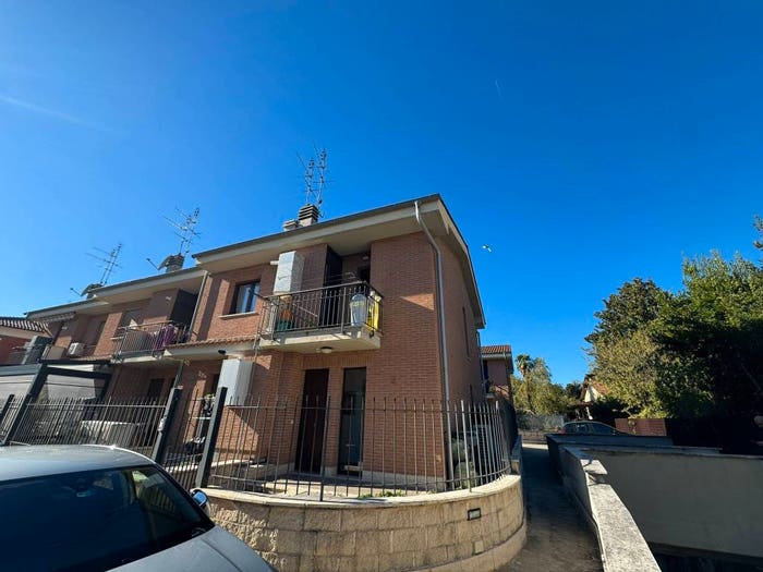 Appartamento trilocale in vendita in Via Giulio Rinaldi, Centro, Cave