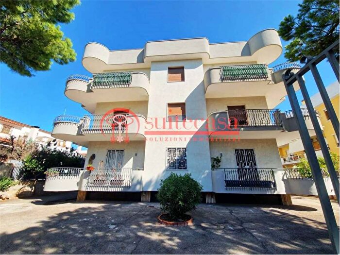 Appartamento quadrilocale in vendita in via Malcangi, Trani