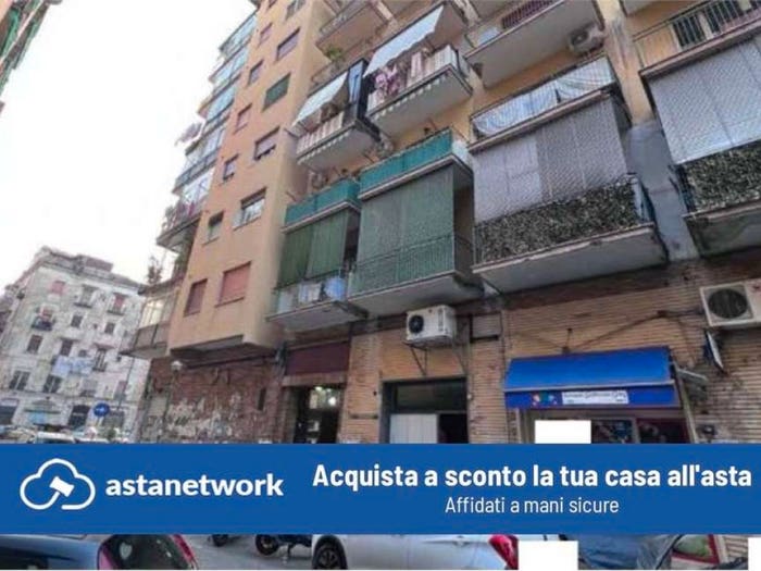 Appartamento con 5 locali in vendita in Via Marco Aurelio Severino, San Carlo All'Arena, Napoli