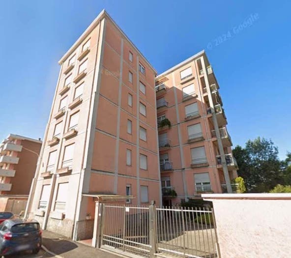 Appartamento con 6 locali in vendita in Via Firenze, Castellanza