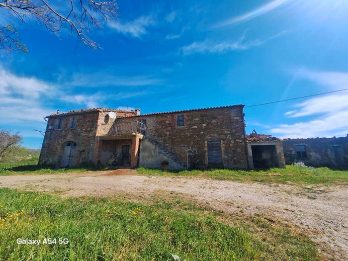 Casa con 6 locali in vendita in Strada Provinciale Crocina, Roccalbegna