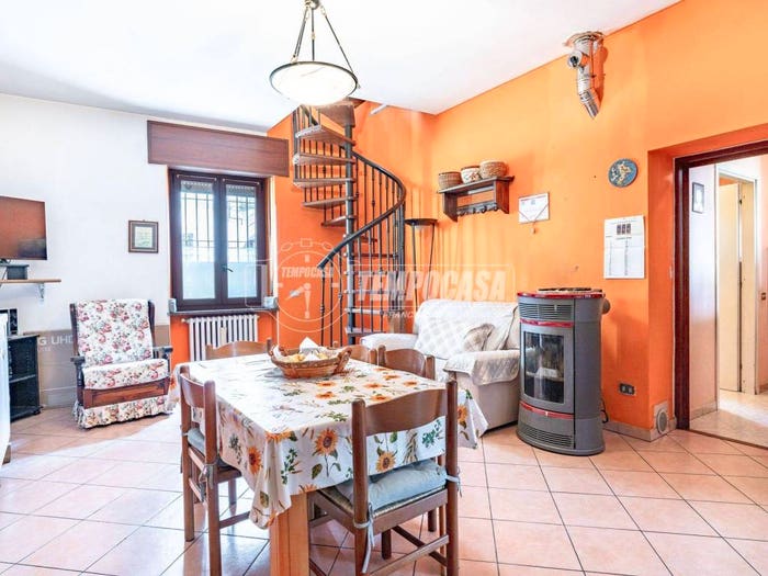 Appartamento quadrilocale in vendita in Via Cesare Battisti, Centro, Caronno Pertusella