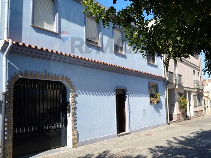 Casa con 6 locali in vendita in via Giosso, Monserrato