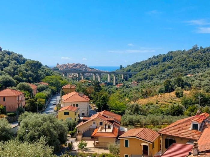 Appartamento con 5 locali in vendita in Via Artallo, Porto Maurizio, Imperia