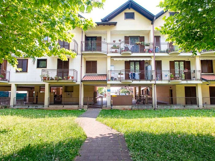Appartamento trilocale in vendita in Via dei Tesoreggi, Cairate