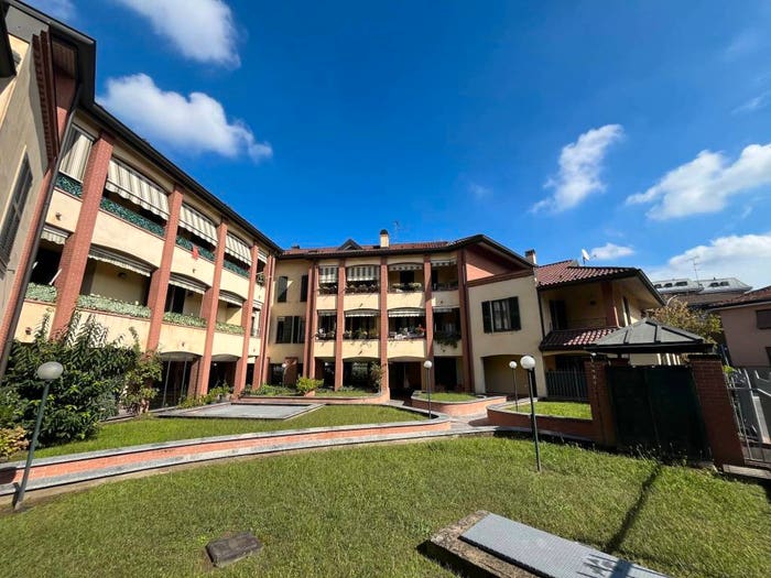 Appartamento trilocale in vendita in Via Maria Cristina, Centro, Pero