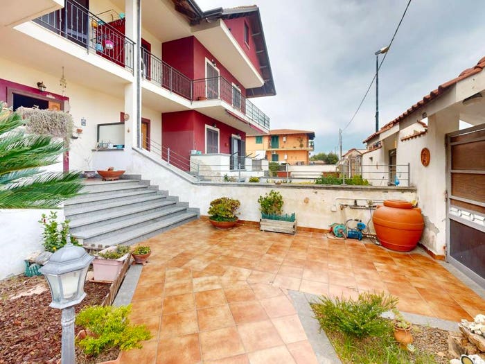 Casa con 6 locali in vendita in Via Ripuaria, Varcaturo, Giugliano in Campania
