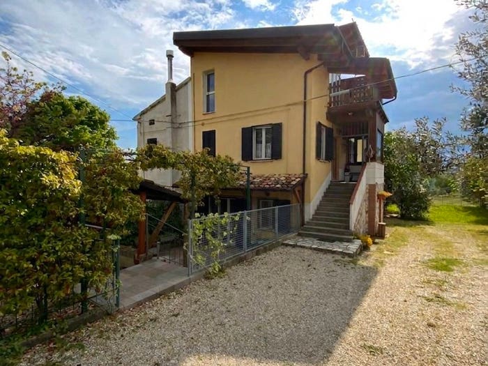 Casa con 6 locali in vendita in Via Colle, Corropoli