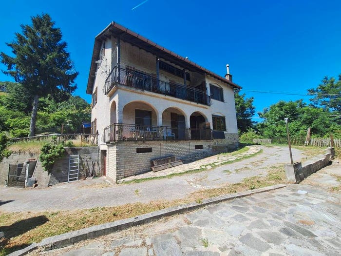 Casa con 6 locali in vendita in Ceranesi