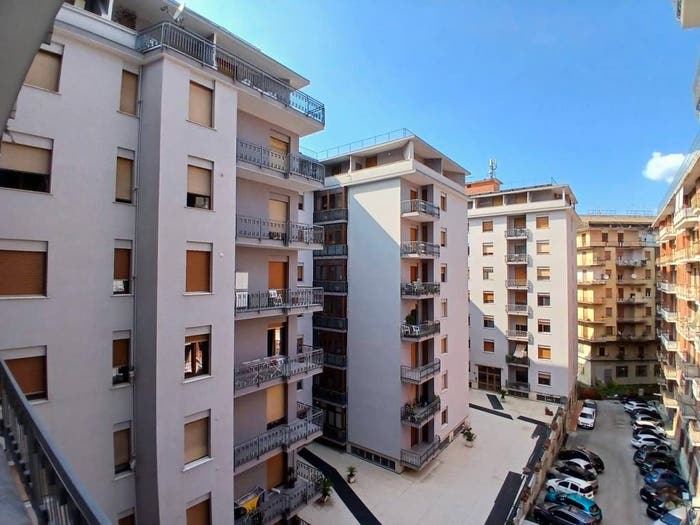 Appartamento quadrilocale in vendita in Via Fratelli Bisogno, Emanuele II C Colombo Morelli e Silvati, Avellino