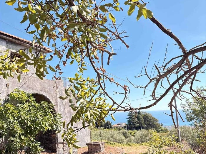 Casa con 6 locali in vendita in Via G Pastore, Giarre
