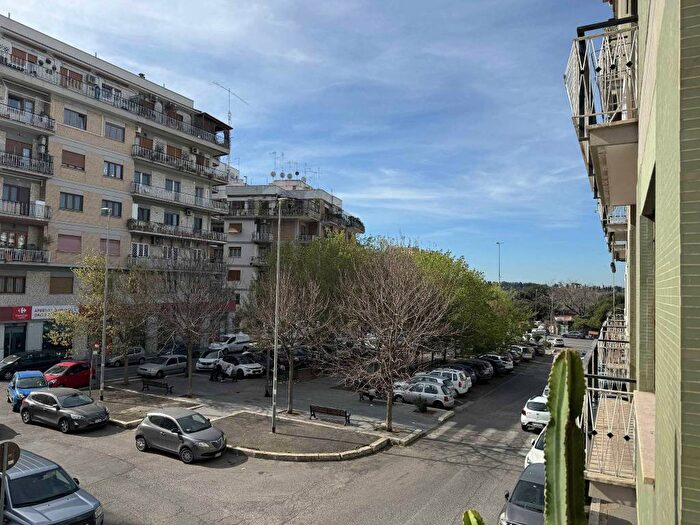 Appartamento con 5 locali in vendita in Via Cesare Baronio, Appio Latino, Roma