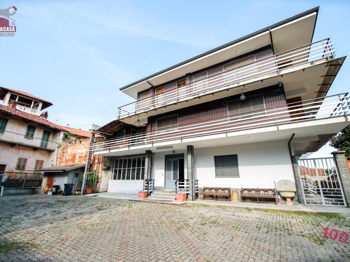 Casa con 6 locali in vendita in Vicolo Carlo Cattaneo, Centro, San Giorgio Canavese